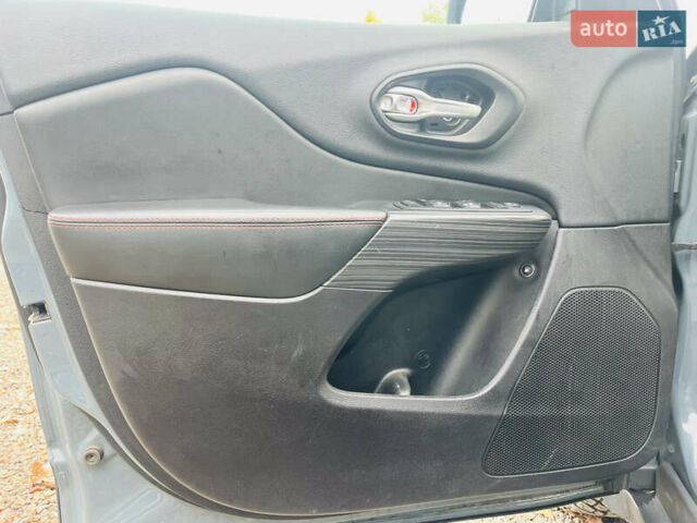 Серый Джип Чероки, объемом двигателя 2.36 л и пробегом 169 тыс. км за 12600 $, фото 10 на Automoto.ua