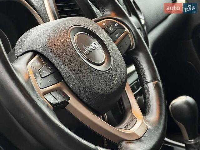 Сірий Джип Cherokee, об'ємом двигуна 2.36 л та пробігом 140 тис. км за 11852 $, фото 28 на Automoto.ua