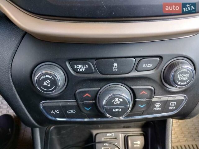 Серый Джип Чероки, объемом двигателя 2.36 л и пробегом 132 тыс. км за 12100 $, фото 12 на Automoto.ua