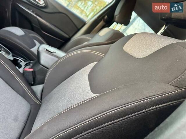 Джип Cherokee 2015 у Ахтырке на Automoto.ua Сірий Джип Cherokee, об'ємом двигуна 2.4 л та пробігом 145 тис. км за 11850 $, фото 26 на Automoto.ua