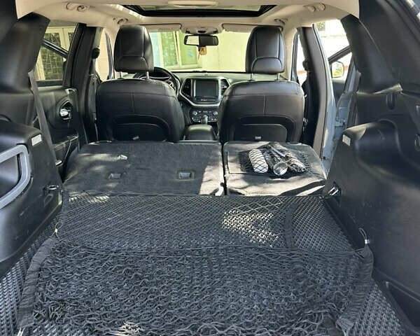 Сірий Джип Cherokee, об'ємом двигуна 3.24 л та пробігом 235 тис. км за 15500 $, фото 33 на Automoto.ua
