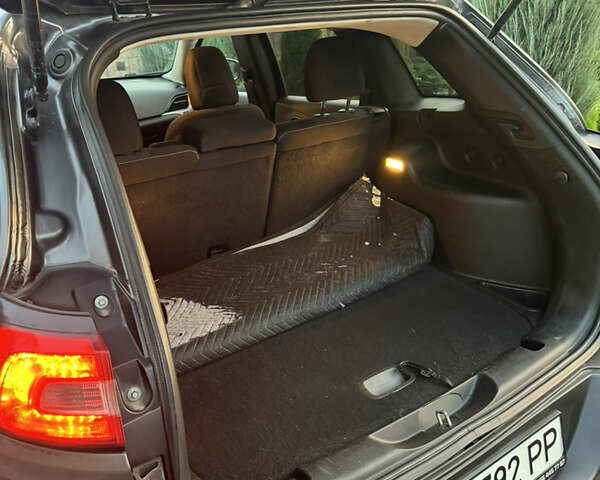 Серый Джип Чероки, объемом двигателя 2.36 л и пробегом 250 тыс. км за 8500 $, фото 47 на Automoto.ua