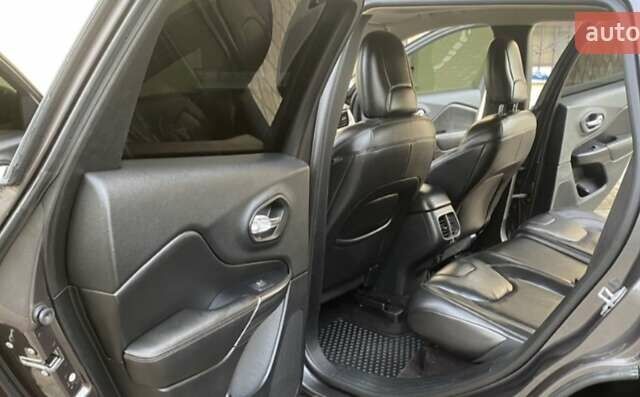 Серый Джип Чероки, объемом двигателя 2.36 л и пробегом 186 тыс. км за 15700 $, фото 25 на Automoto.ua