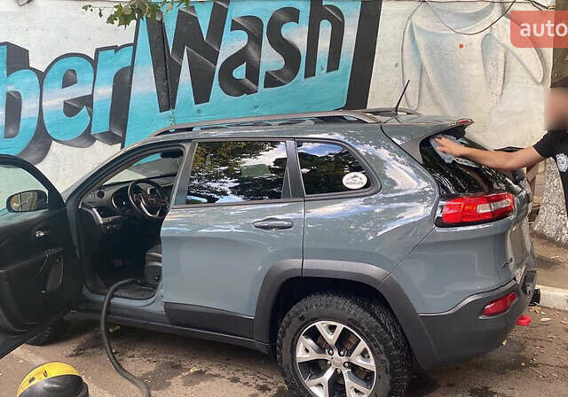 Сірий Джип Cherokee, об'ємом двигуна 3.24 л та пробігом 190 тис. км за 18000 $, фото 10 на Automoto.ua