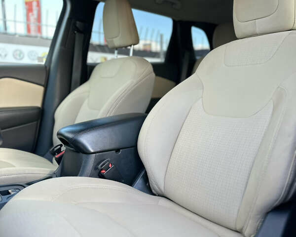 Серый Джип Чероки, объемом двигателя 2.36 л и пробегом 157 тыс. км за 14200 $, фото 20 на Automoto.ua