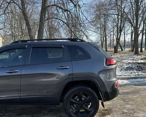 Серый Джип Чероки, объемом двигателя 3.2 л и пробегом 208 тыс. км за 14600 $, фото 1 на Automoto.ua