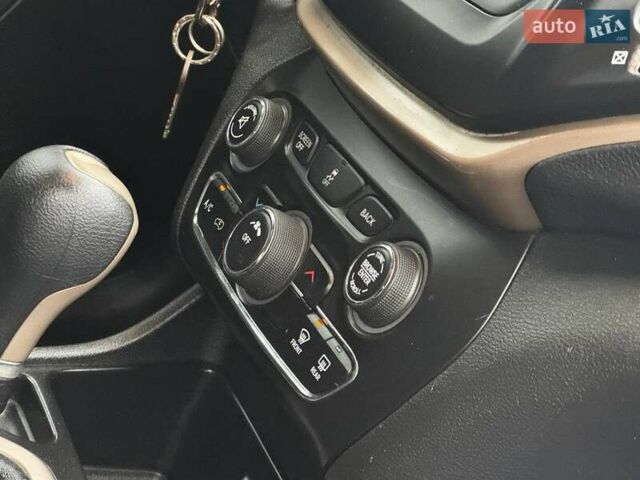 Сірий Джип Cherokee, об'ємом двигуна 2.36 л та пробігом 140 тис. км за 11852 $, фото 39 на Automoto.ua