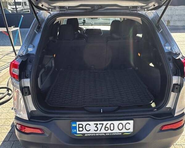Серый Джип Чероки, объемом двигателя 2.36 л и пробегом 210 тыс. км за 12000 $, фото 60 на Automoto.ua