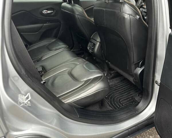 Серый Джип Чероки, объемом двигателя 3.24 л и пробегом 195 тыс. км за 14800 $, фото 22 на Automoto.ua