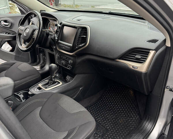 Серый Джип Чероки, объемом двигателя 3.24 л и пробегом 148 тыс. км за 17500 $, фото 17 на Automoto.ua