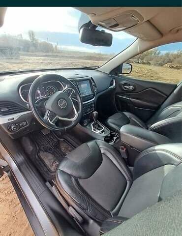 Сірий Джип Cherokee, об'ємом двигуна 2.4 л та пробігом 320 тис. км за 12000 $, фото 6 на Automoto.ua
