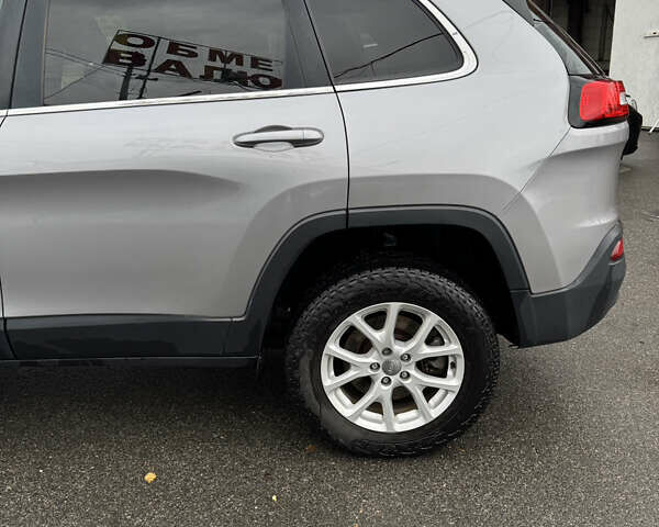 Серый Джип Чероки, объемом двигателя 3.24 л и пробегом 148 тыс. км за 17500 $, фото 4 на Automoto.ua