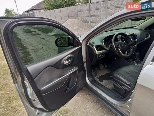 Серый Джип Чероки, объемом двигателя 2.36 л и пробегом 154 тыс. км за 13000 $, фото 26 на Automoto.ua