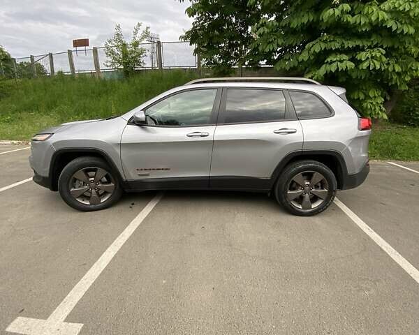 Сірий Джип Cherokee, об'ємом двигуна 2.36 л та пробігом 170 тис. км за 15800 $, фото 6 на Automoto.ua