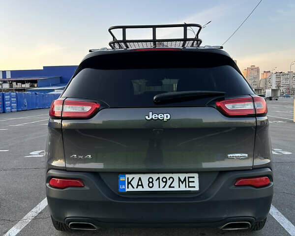 Серый Джип Чероки, объемом двигателя 3.24 л и пробегом 179 тыс. км за 14000 $, фото 4 на Automoto.ua