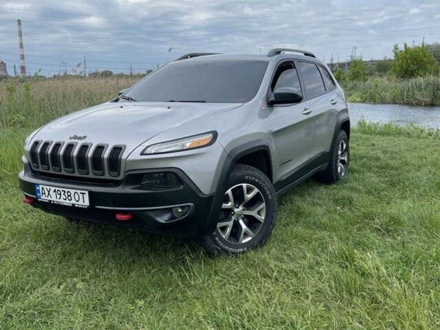 Сірий Джип Cherokee, об'ємом двигуна 2.4 л та пробігом 320 тис. км за 12000 $, фото 2 на Automoto.ua