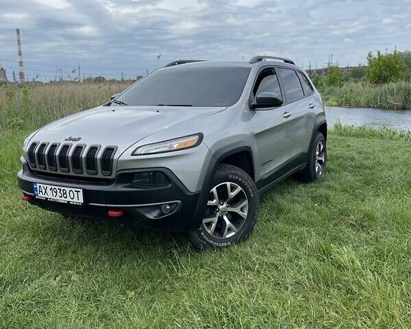 Сірий Джип Cherokee, об'ємом двигуна 2.4 л та пробігом 320 тис. км за 12000 $, фото 1 на Automoto.ua
