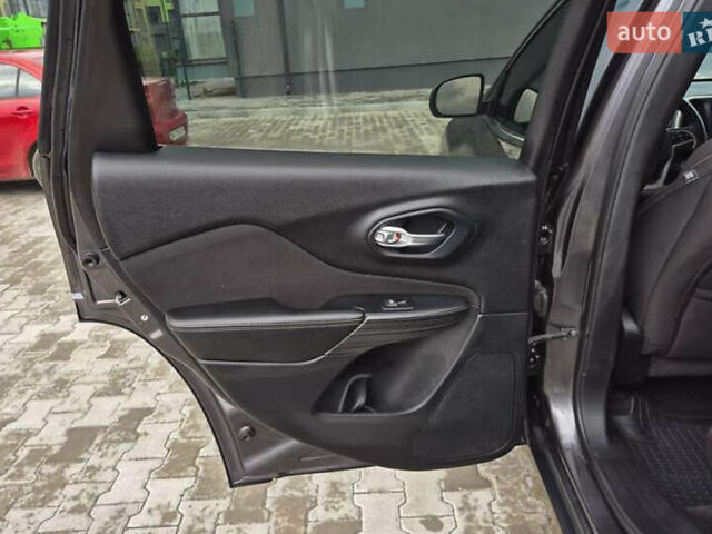 Серый Джип Чероки, объемом двигателя 2.36 л и пробегом 128 тыс. км за 17400 $, фото 18 на Automoto.ua