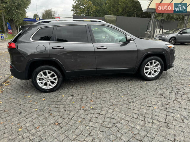 Сірий Джип Cherokee, об'ємом двигуна 2.36 л та пробігом 129 тис. км за 13000 $, фото 6 на Automoto.ua