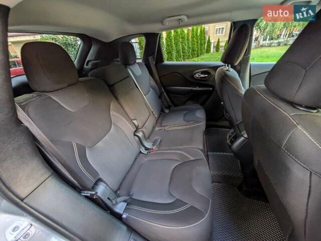 Серый Джип Чероки, объемом двигателя 2.36 л и пробегом 152 тыс. км за 13300 $, фото 44 на Automoto.ua