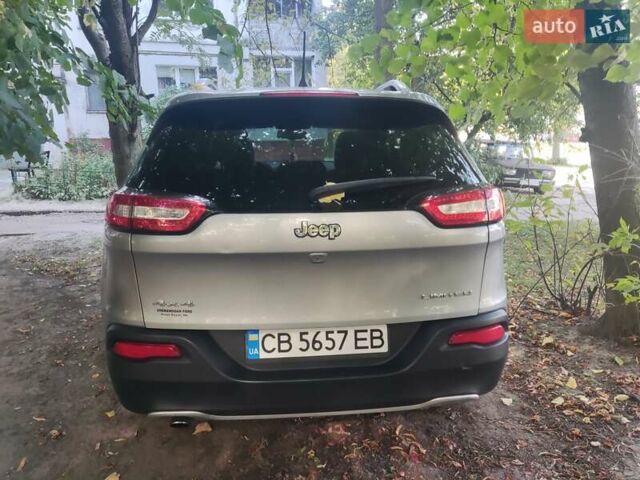 Серый Джип Чероки, объемом двигателя 2.36 л и пробегом 205 тыс. км за 14500 $, фото 3 на Automoto.ua