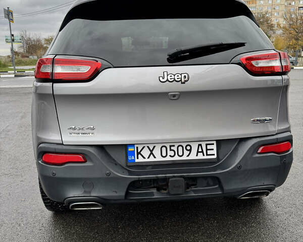 Серый Джип Чероки, объемом двигателя 3.24 л и пробегом 148 тыс. км за 17500 $, фото 2 на Automoto.ua