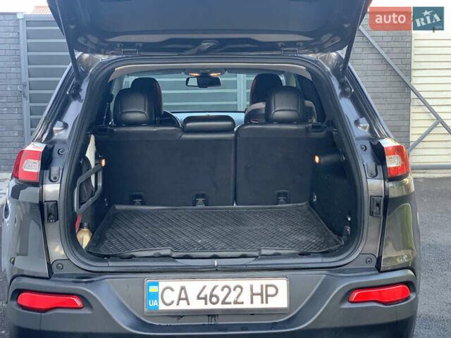 Серый Джип Чероки, объемом двигателя 2.36 л и пробегом 175 тыс. км за 14900 $, фото 9 на Automoto.ua