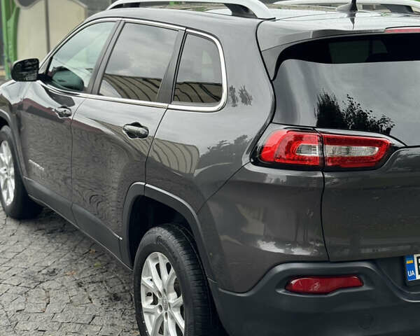 Сірий Джип Cherokee, об'ємом двигуна 2.36 л та пробігом 129 тис. км за 13000 $, фото 3 на Automoto.ua