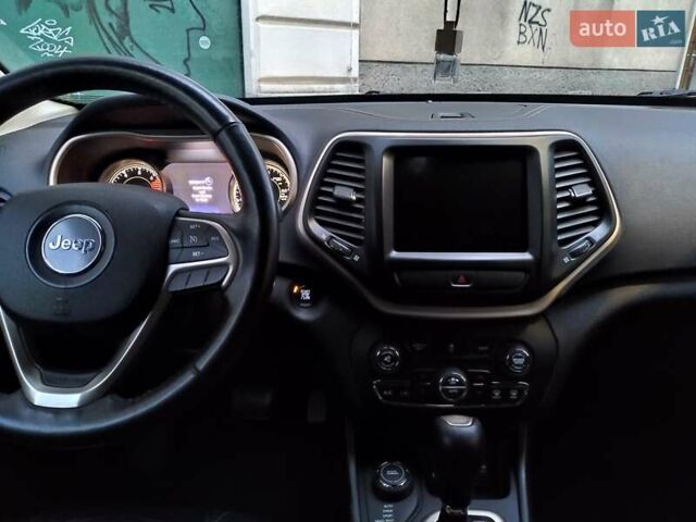Сірий Джип Cherokee, об'ємом двигуна 2.4 л та пробігом 89 тис. км за 16000 $, фото 12 на Automoto.ua