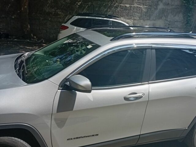 Джип Чероки 2016 в Киеве на Automoto.ua Серый Джип Чероки, объемом двигателя 3.2 л и пробегом 135 тыс. км за 15000 $, фото 1 на Automoto.ua