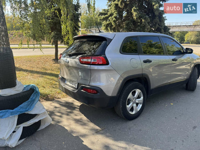 Джип Чероки 2016 в Лубнах на Automoto.ua Серый Джип Чероки, объемом двигателя 2.36 л и пробегом 200 тыс. км за 13499 $, фото 7 на Automoto.ua