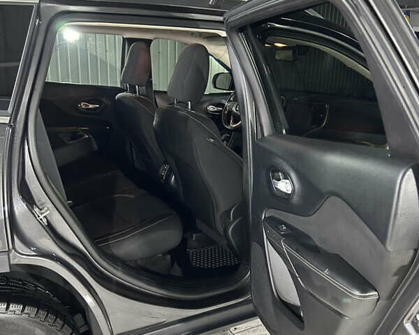 Серый Джип Чероки, объемом двигателя 3.24 л и пробегом 179 тыс. км за 14000 $, фото 26 на Automoto.ua