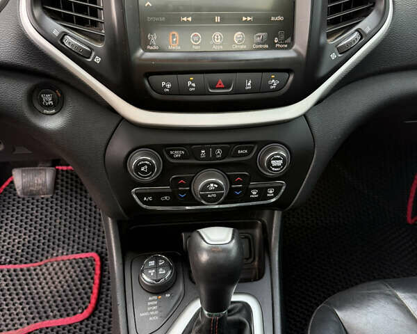 Серый Джип Чероки, объемом двигателя 3.24 л и пробегом 173 тыс. км за 15499 $, фото 9 на Automoto.ua