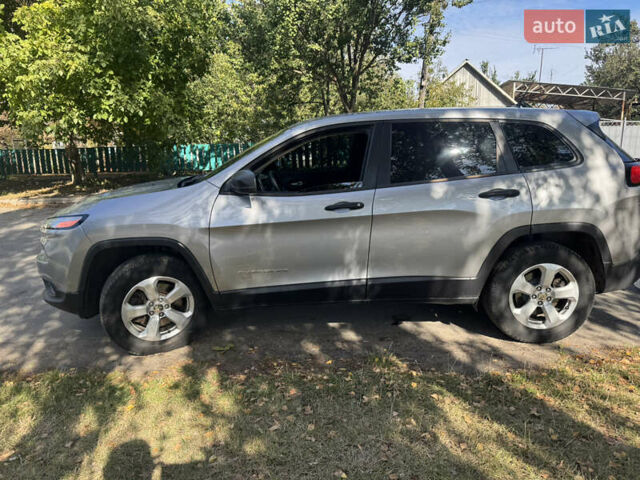 Джип Чероки 2016 в Лубнах на Automoto.ua Серый Джип Чероки, объемом двигателя 2.36 л и пробегом 200 тыс. км за 13499 $, фото 3 на Automoto.ua