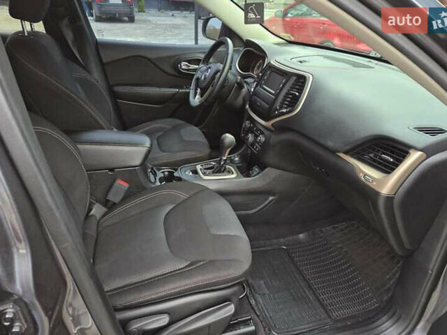 Серый Джип Чероки, объемом двигателя 2.36 л и пробегом 128 тыс. км за 17400 $, фото 14 на Automoto.ua