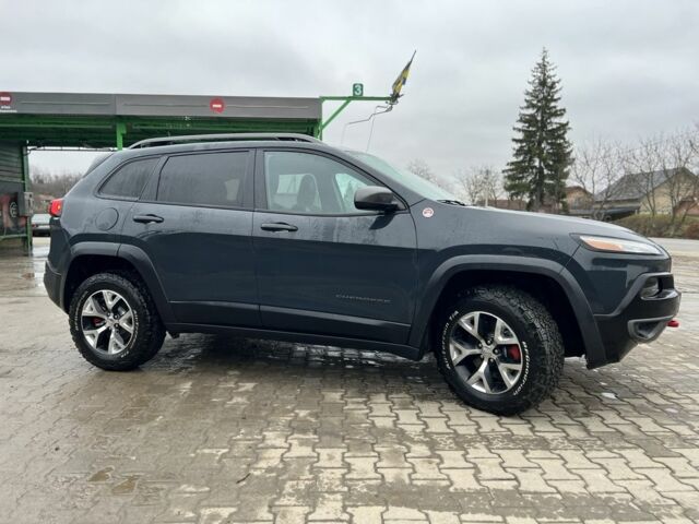 Серый Джип Чероки, объемом двигателя 2.4 л и пробегом 220 тыс. км за 15200 $, фото 3 на Automoto.ua