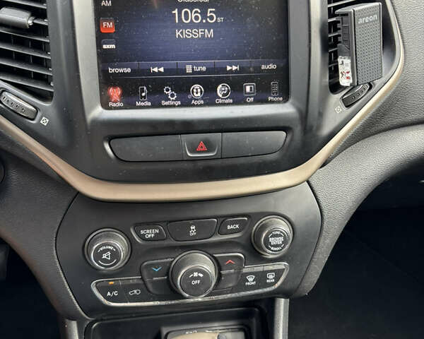 Серый Джип Чероки, объемом двигателя 2.36 л и пробегом 90 тыс. км за 13600 $, фото 31 на Automoto.ua