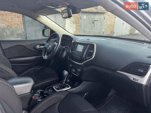 Серый Джип Чероки, объемом двигателя 2.4 л и пробегом 154 тыс. км за 14200 $, фото 12 на Automoto.ua