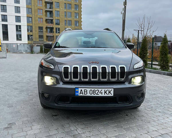 Серый Джип Чероки, объемом двигателя 2.36 л и пробегом 134 тыс. км за 12400 $, фото 1 на Automoto.ua