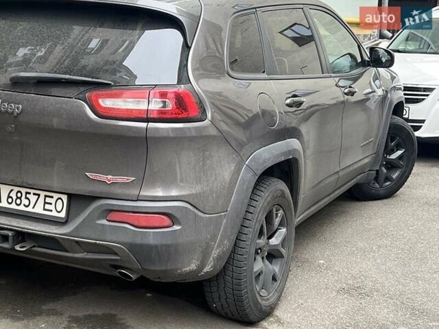 Серый Джип Чероки, объемом двигателя 3.2 л и пробегом 173 тыс. км за 14500 $, фото 3 на Automoto.ua