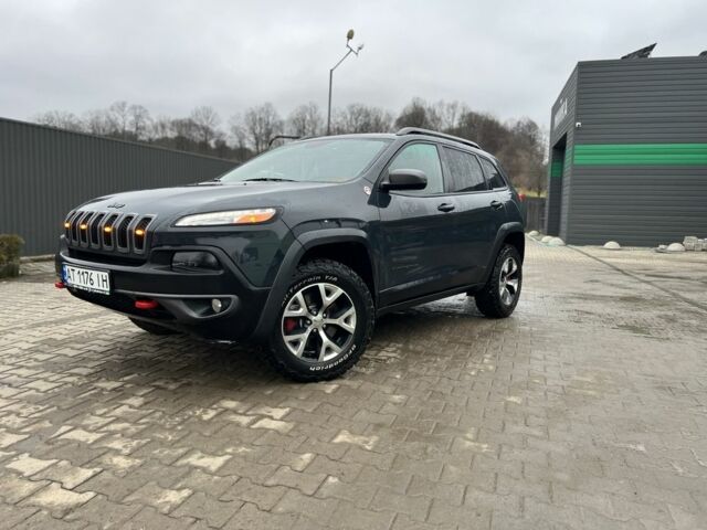 Серый Джип Чероки, объемом двигателя 2.4 л и пробегом 220 тыс. км за 15200 $, фото 1 на Automoto.ua