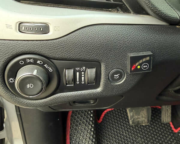 Серый Джип Чероки, объемом двигателя 3.24 л и пробегом 173 тыс. км за 15499 $, фото 12 на Automoto.ua