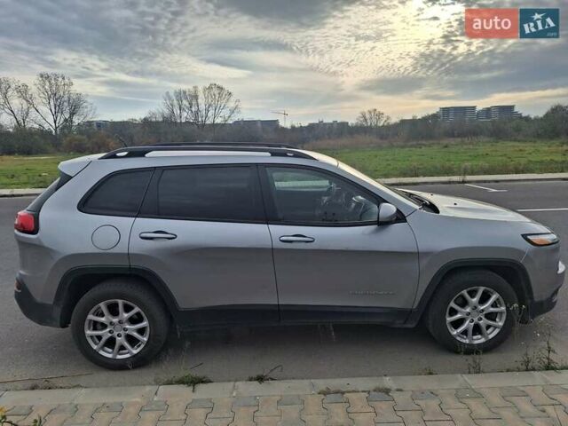 Серый Джип Чероки, объемом двигателя 2.36 л и пробегом 196 тыс. км за 11000 $, фото 3 на Automoto.ua