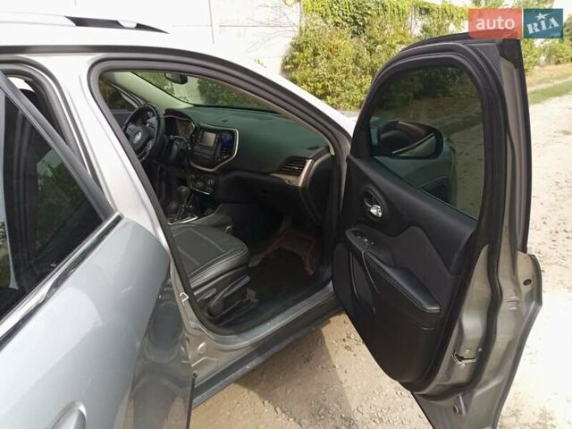 Серый Джип Чероки, объемом двигателя 2.36 л и пробегом 154 тыс. км за 13000 $, фото 21 на Automoto.ua