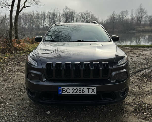 Серый Джип Чероки, объемом двигателя 2.36 л и пробегом 184 тыс. км за 14500 $, фото 1 на Automoto.ua