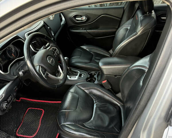 Серый Джип Чероки, объемом двигателя 3.24 л и пробегом 173 тыс. км за 15499 $, фото 5 на Automoto.ua