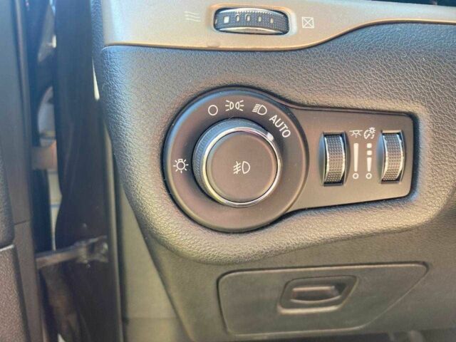 Джип Чероки 2016 в Черкассах на Automoto.ua Серый Джип Чероки, объемом двигателя 2.4 л и пробегом 130 тыс. км за 13700 $, фото 15 на Automoto.ua