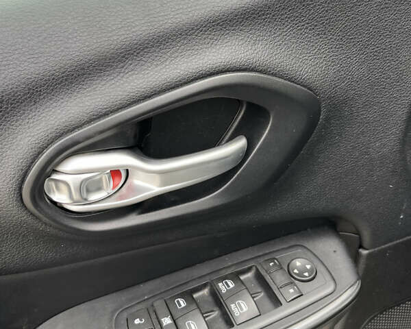 Сірий Джип Cherokee, об'ємом двигуна 2.4 л та пробігом 183 тис. км за 9950 $, фото 16 на Automoto.ua