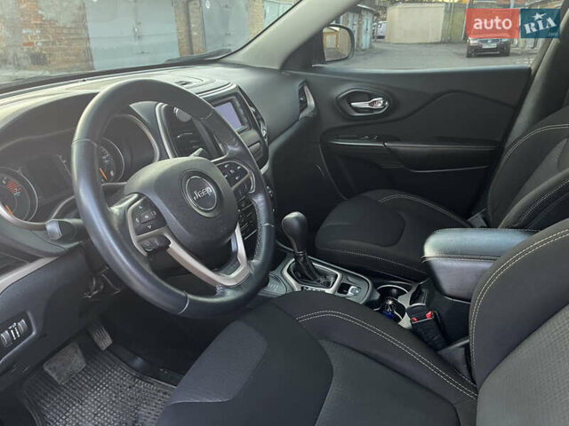 Серый Джип Чероки, объемом двигателя 2.4 л и пробегом 154 тыс. км за 14200 $, фото 8 на Automoto.ua