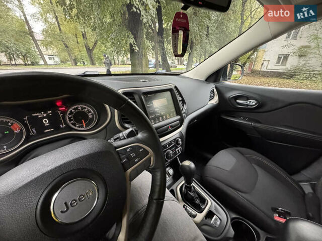 Сірий Джип Cherokee, об'ємом двигуна 2.36 л та пробігом 129 тис. км за 13000 $, фото 18 на Automoto.ua